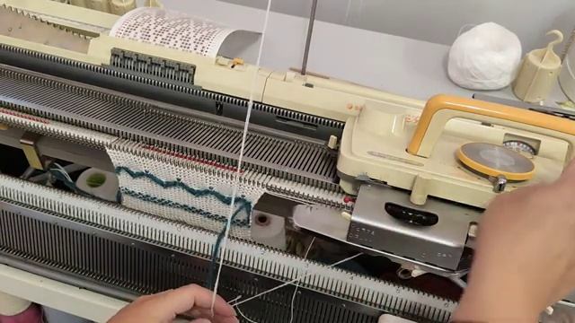 Машина Как вязать вивинг _ Мастер класс по вязанию на машине смотреть онлайн