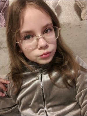 разбираю свои вещи и говорю о своей жизни