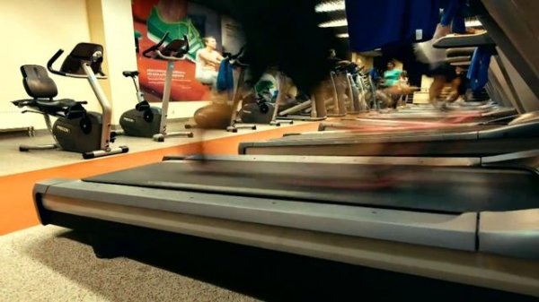 СашаТаня. Саша ошибочно подумал, что фитнес тренер пристает к Тане и позвал Гену разобраться с ним