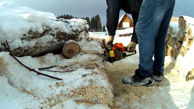 Как пилит бензопила Штиль 180. Сравнение двух бензопил. смотреть онлайн