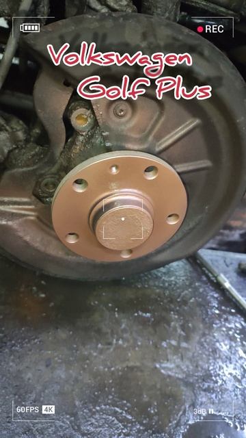 замена задних тормозных дисков и колодок Volkswagen Golf Plus