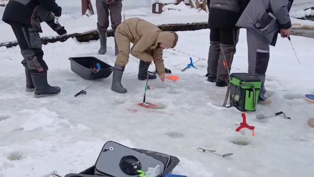 Зарыбление водоёма и поимки форели на активные и посивные снасти. смотреть онлайн