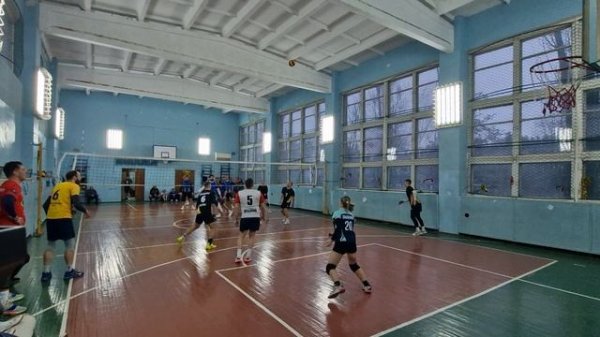 Закрытый турнир по волейболу среди любителей от Hardvolley. 1/2 финала. Легион - Верхний Мамон .mp4