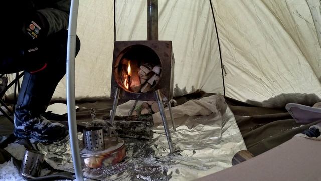 Безумное выживание в лютый мороз в палатке с печкой. 24 часа в заснеженном лесу! смотреть онлайн