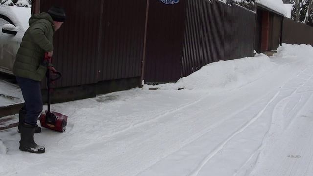 Рождественский снегопад продолжается// Отдыхаю и чищу дачу от снега смотреть онлайн