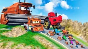 Огромный Трактор преследует Молнию Маквин и его друзей на СПУСКЕ!