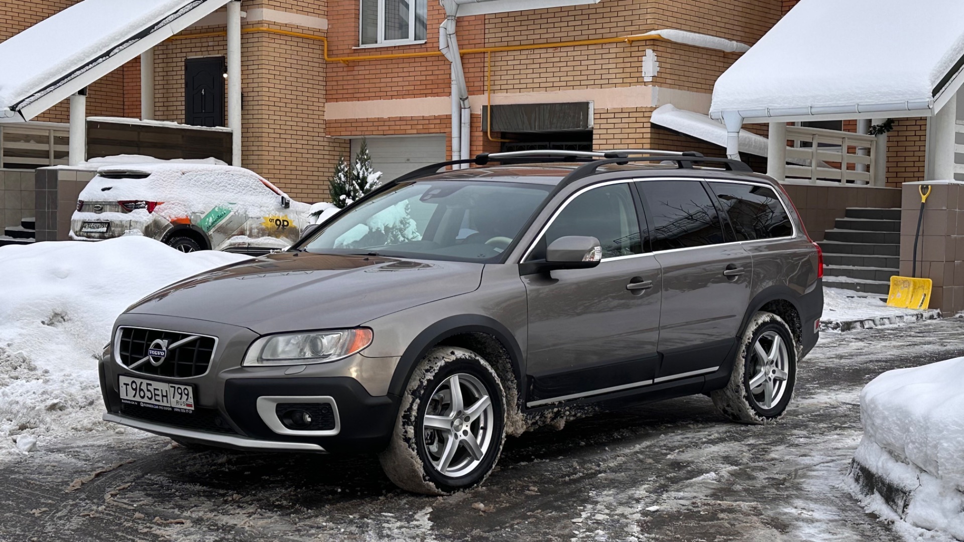 Volvo XC70 2.4 2011 год модель 2012