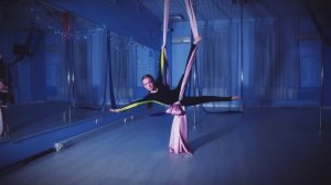 Выступление Виктории! Воздушная акробатика в Измайлово (Первомайская, ВАО, Москва).