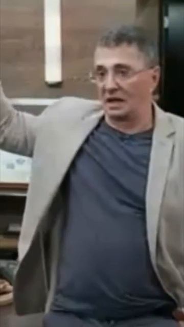 Вокруг столько идиотов стало смотреть онлайн