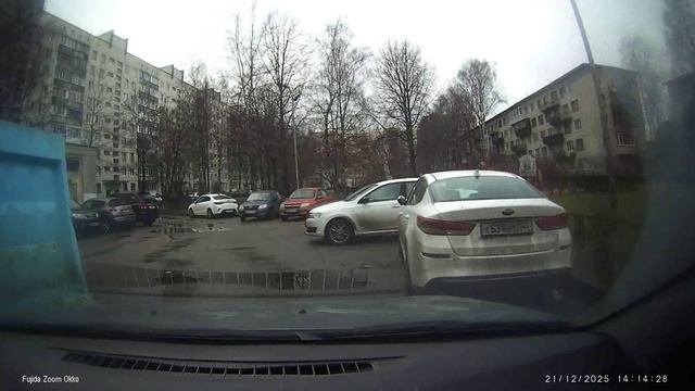 к359мм198 стоянка и это ещё людей возит