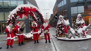 Песенка о медведях (Где-то на белом свете, там где всегда мороз) - ансамбль Санта-Клаусов