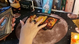 КТО СЛЕДИТ? КТО КОЛДУЕТ?