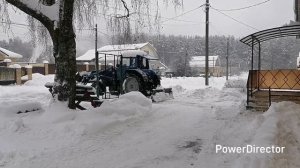 Всех с рождеством. Завалило снегом, чистим на МТЗ-82