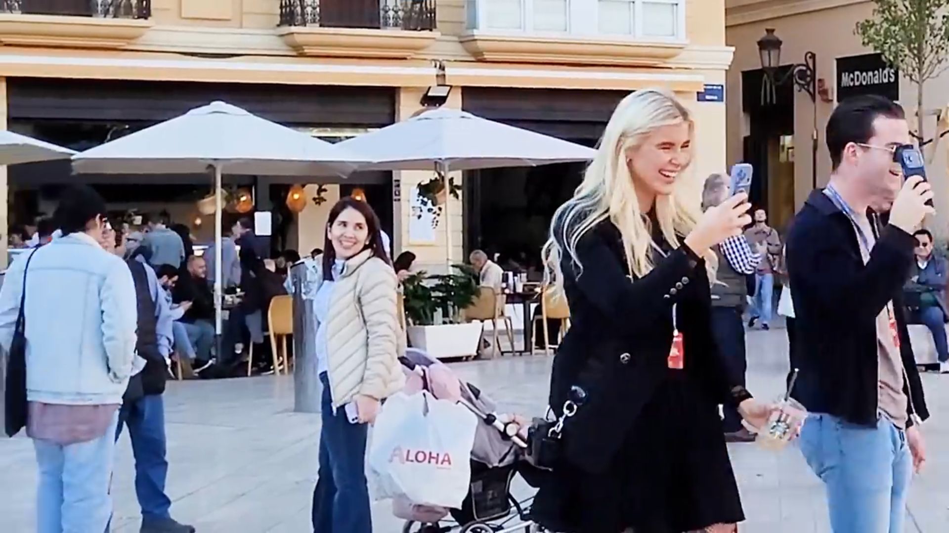 Иностранцев зацепил этот голос Русского Уличного Певца на улице Европы Ветка сирени