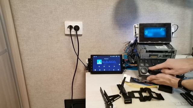 Работа адаптера Android магнитолы на платформе FYT в Nissan Almera N16 Luxury с монохромным дисплеем