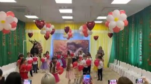 Общий танец-вход "Мама,мне на тебя не наглядеться" подготовительная группа ДОУ 2025 год.