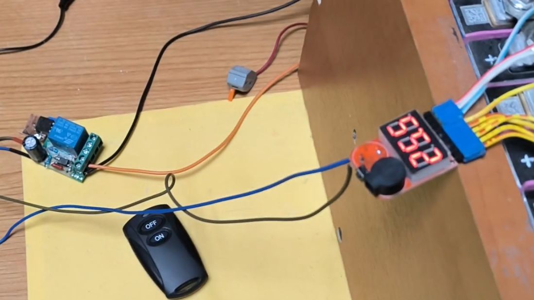 Беспроводный сигнализатор о переразряде ячеек литиевых АКБ 1-8S