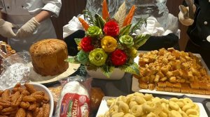 Рождественские сладости на круизном лайнере Celestyal .