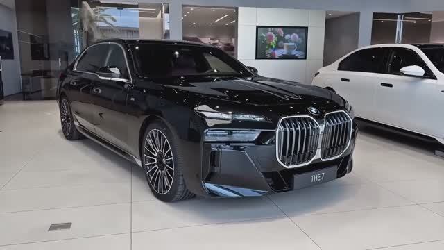 BMW 7 серии 2026 года смотреть онлайн