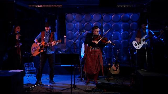 Деревенские танцы. Телега Печенега