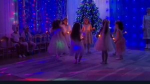 Танец с огоньками - свечками на новогоднем утреннике