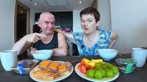 Мукбанг СПОРИМ с Вованом аж до ХРИПОТЫ! УПЁРСЯ как БАРАН! Семейный обед в Таиланде