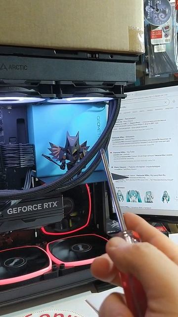 Мику Хацунэ и новый цвет у корпуса Geometric Future Model 5 Black/Blue или Black Azure. смотреть онлайн