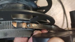 Закрепление пружины на катушке со шнуром пылесоса Hyundai H-VCB51