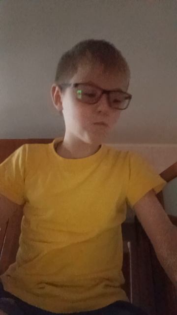 съел 40 зёрнышек граната (ОЧЕНЬ КИСЛО)