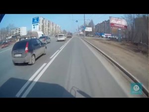 Поворот направо через выделенную полосу