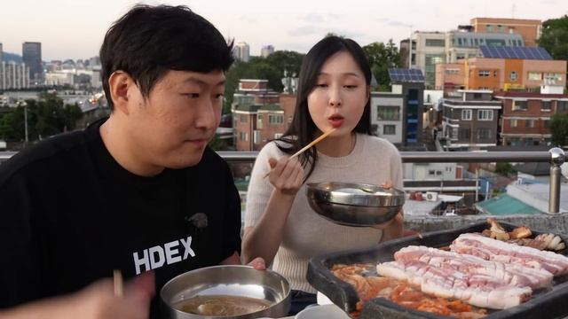 Кушаем с невестой на крыше СВИНИНА капуста КИМЧИ смотреть онлайн