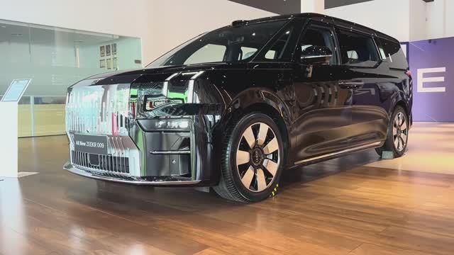 ZEEKR 009 2025 год смотреть онлайн