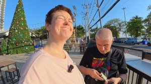 Как РАЗБОГОТЕЛИ НАШИ в Таиланде? ЧЕМ перекусить вкусным на Ночном рынке? Нашли ДЕШЁВЫЙ кофе) Паттайя