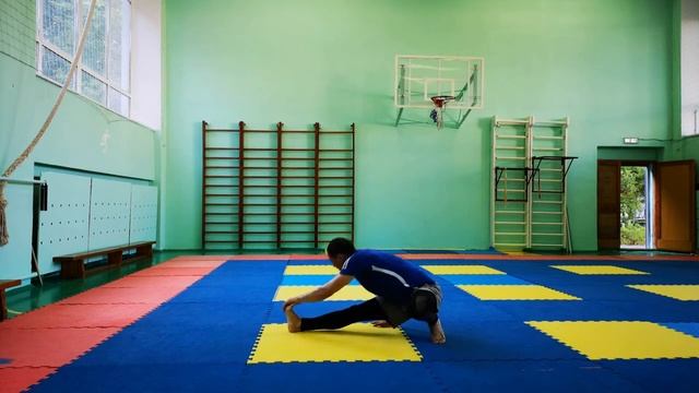 Тренировка на растяжку ног от Ивана Ивановича💪😉 #протвиноспорт #серпуховспорт #спортдлядетей