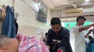 ASMR-массаж головы на улице. Шумная дорога Индии