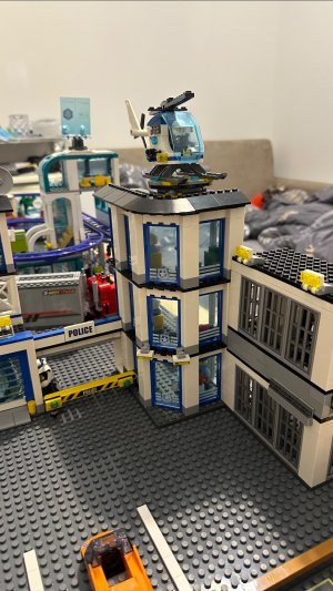 Я строю свой полицейский участок в Лего городе