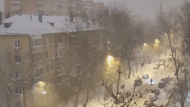 Мощный снегопад в Москве. Метель в Москве. Снегопад. Метель. Вьюга. Циклон Фрэнсис. 9 января 2026 смотреть онлайн