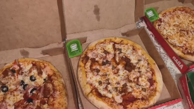 Пицца‑марафон: три коробки, ноль сдерживания смотреть онлайн