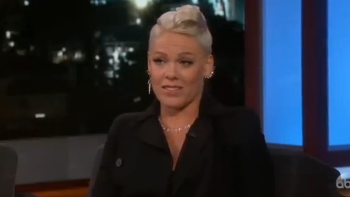 Приглашённый ведущий Ченнинг Татум берёт интервью у Пинк смотреть онлайн