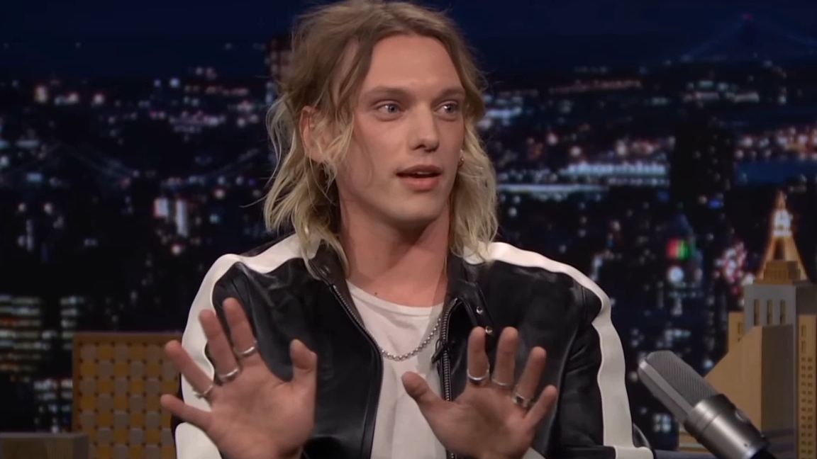 «Вайнона Райдер, отрубающая тебе голову, — это круто». Джейми Кэмпбелл Бауэр о финале «Очень странны смотреть онлайн