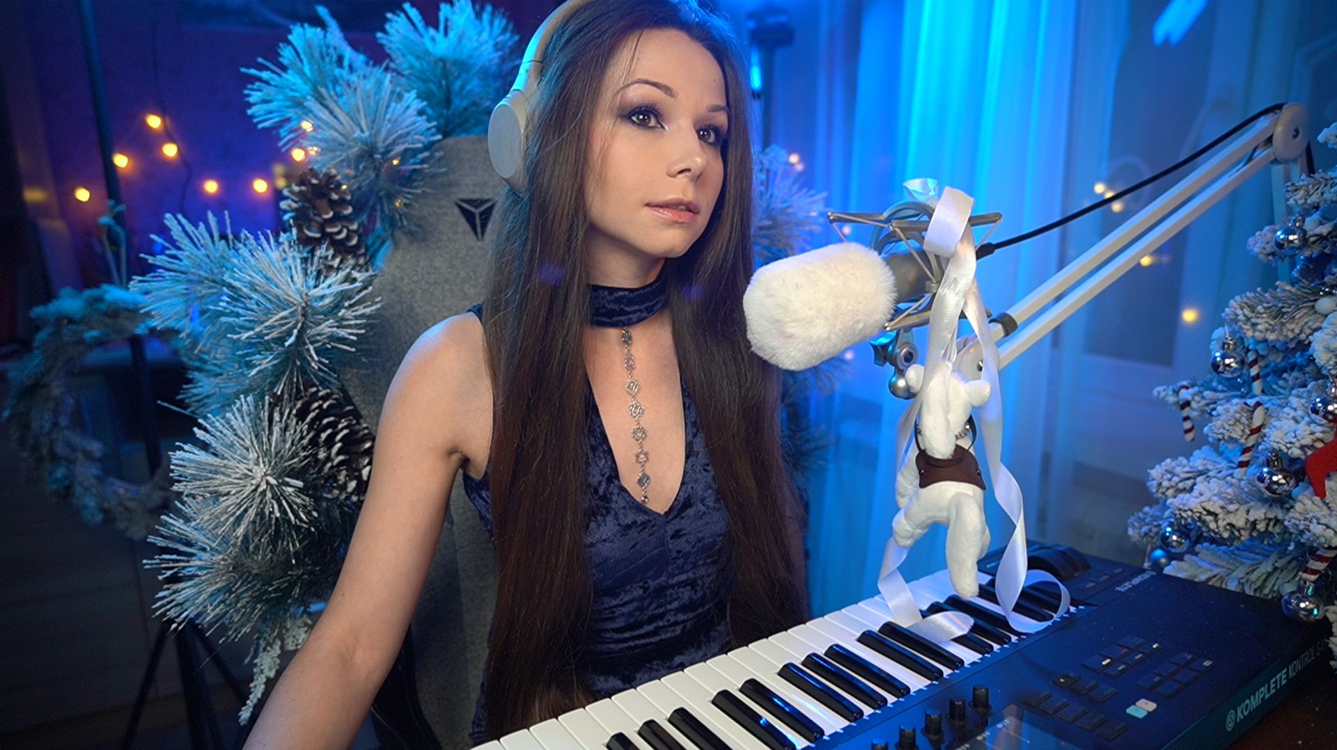 🎹 Беседуем и поём под фортепиано 🎹 | #ламповыйстрим #девушкастримит #пианино смотреть онлайн