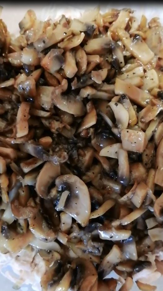 СЛОЕНЫЙ САЛАТ с Жареными ГРИБАМИ #SHORTS