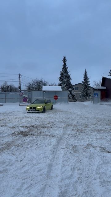 Бмв чистит снег и пакет