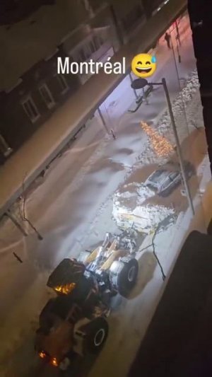 #Канада Вот так в канадском Квебеке решают проблему брошенных  автомобилей, мешающих уборке снега