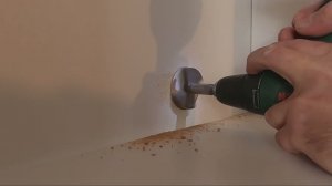 Как разметить отверстие для розетки в задней стенке