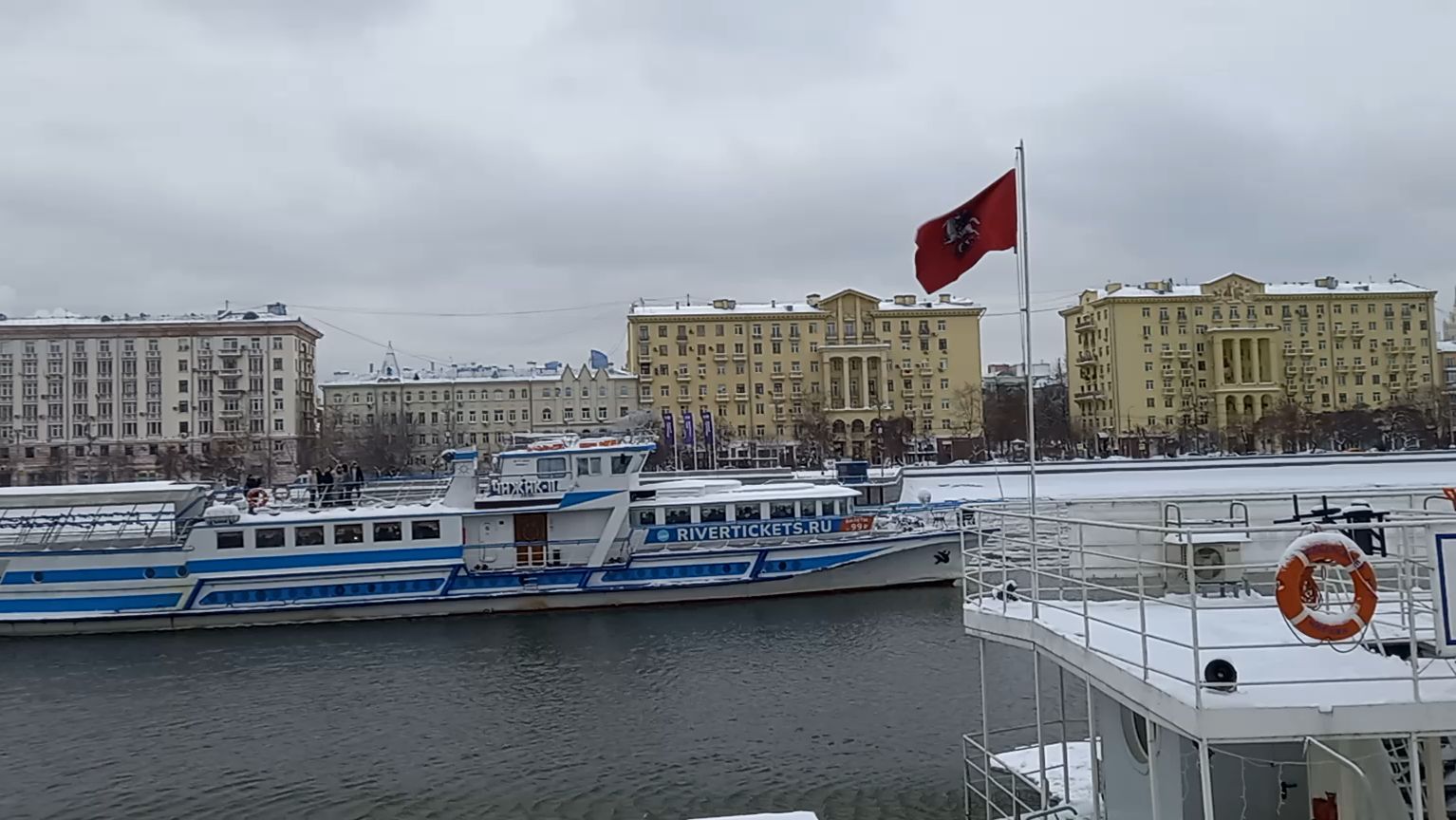 Москва  новогодняя  2026  Пушкинская набережная