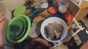 Солю самца горбуши.