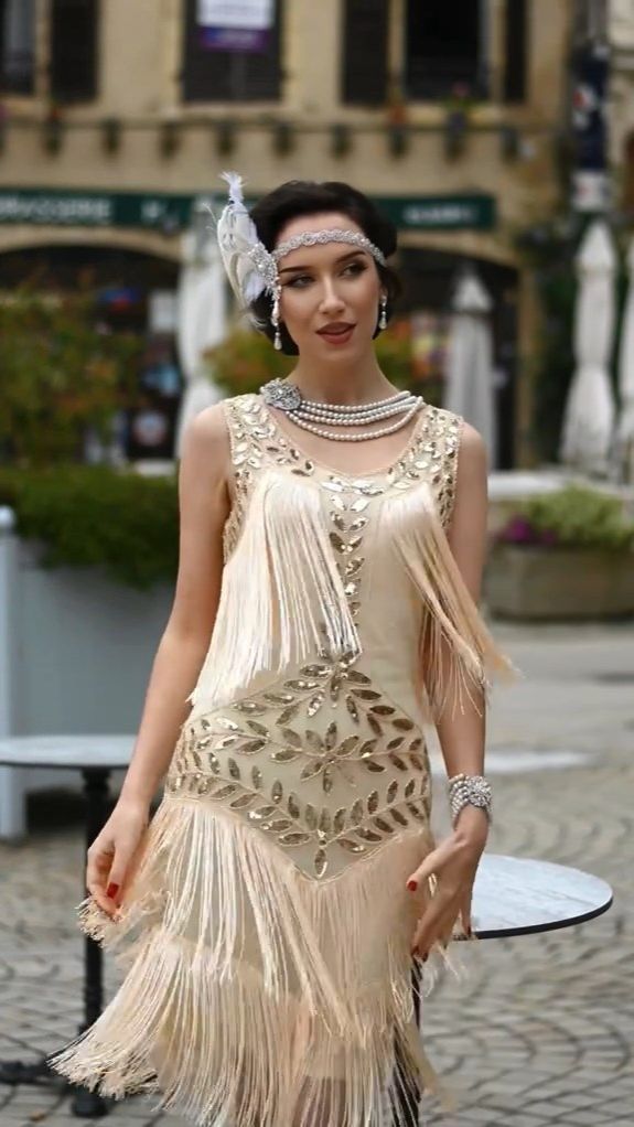 Позволь себе сегодня замечать красоту в мелочах — как солнечный луч на столе ... смотреть онлайн