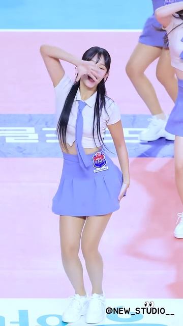 Очень милая чирлидерша Lee Soo Jin смотреть онлайн