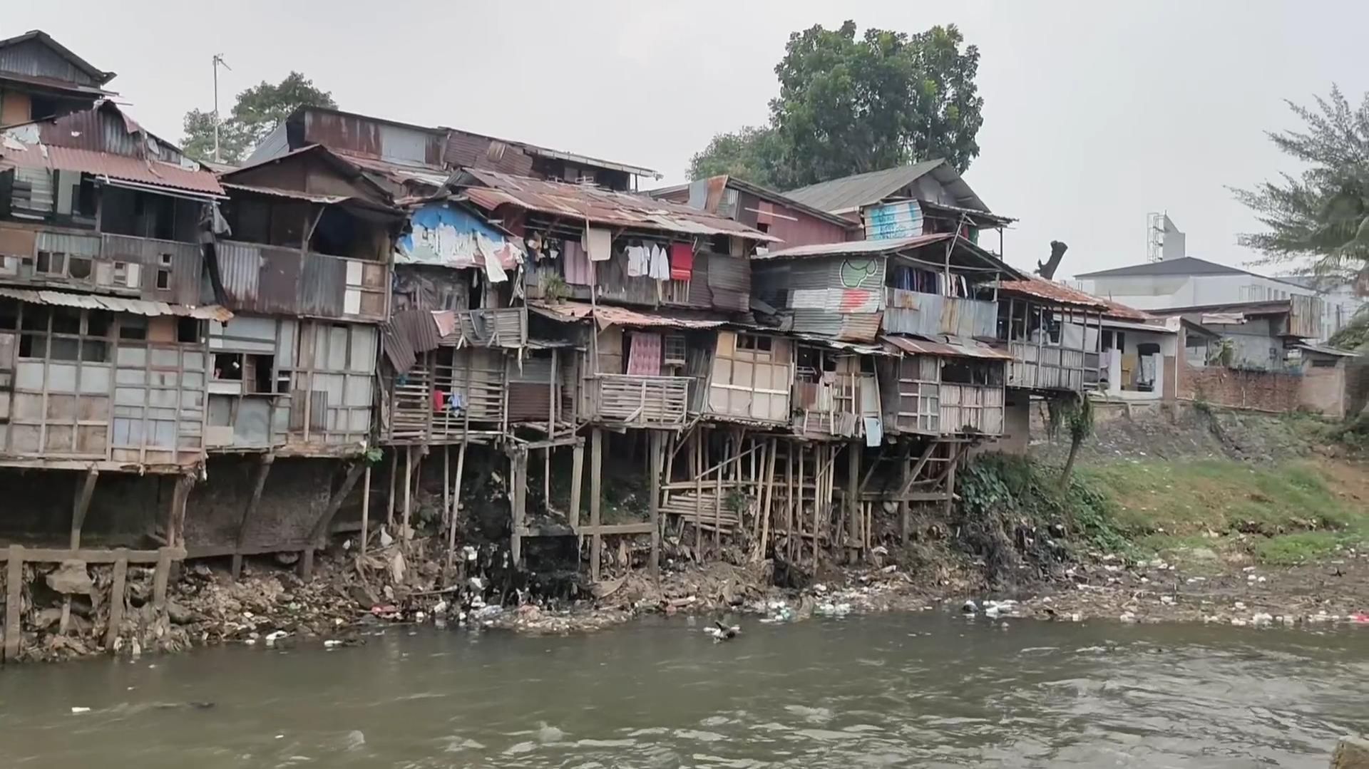 Пригород Джакарты смотреть онлайн